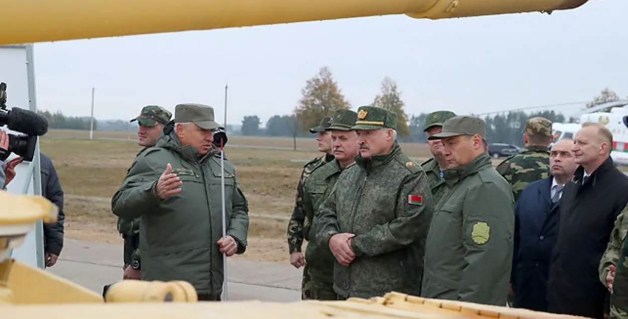 Лукашэнка: Для нашай Беларусі не танкі галоўнае, не самалёты, а спецвойскі