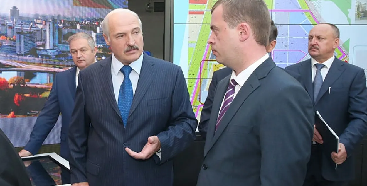 Лукашэнка: У Мінску машыны не будуць ставіць у паркінгі і па мінімальным кошце