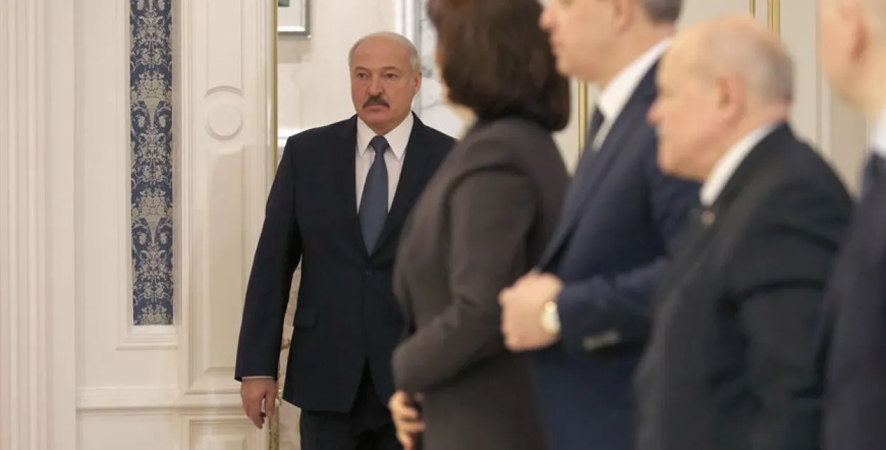Александр Лукашенко и участники совещания / БЕЛТА