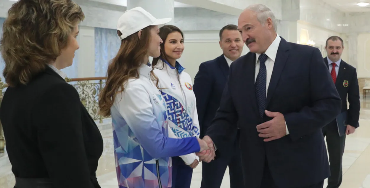 Лукашенко приветствует Герасименю / БЕЛТА​