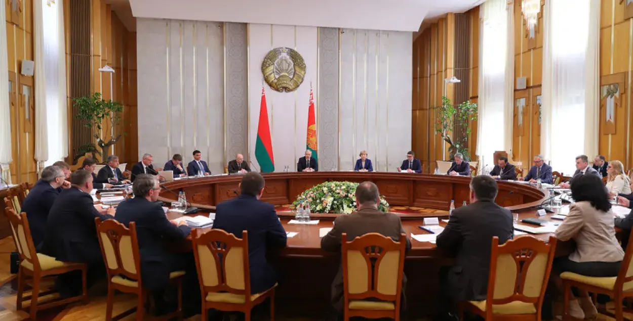 Заседание экспертной комиссии в Администрации президента / БЕЛТА