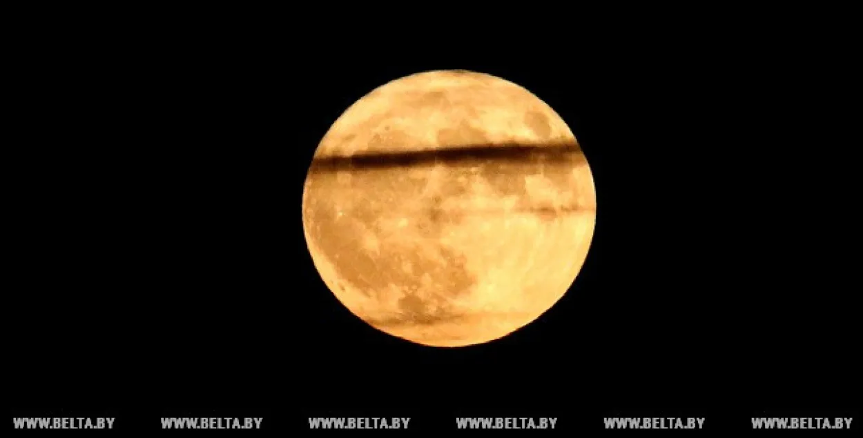 Беларусы ўбачылі максімальнае збліжэнне Месяца з Зямлёй (фота)