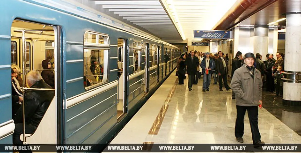 Павялічыцца час стаянкі апошніх цягнікоў на "Кастрычніцкай" і "Купалаўскай"