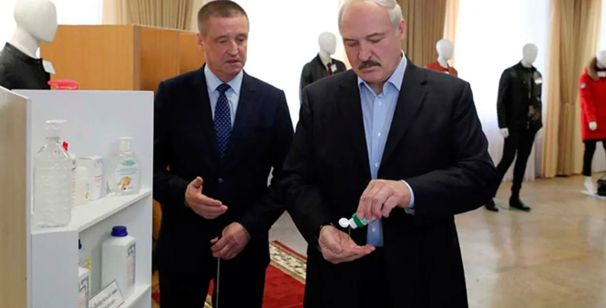 Лукашэнка прызнаўся, што "рукі сапсаваў... этанолам"