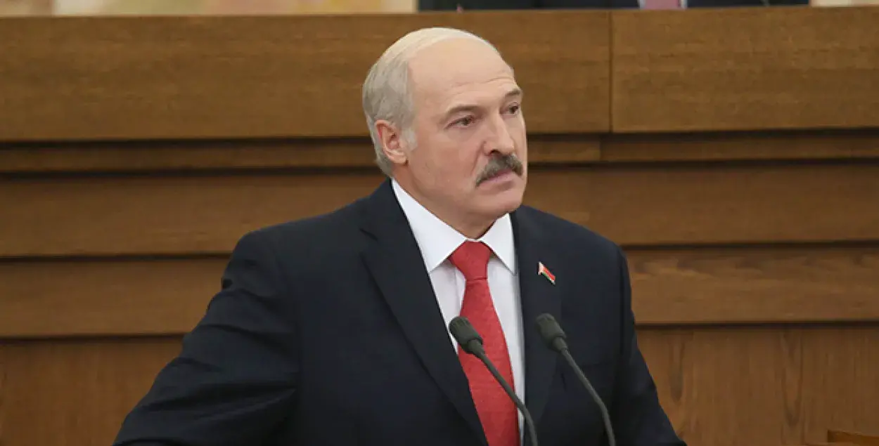Лукашэнка сустракаецца з дэпутатамі і сенатарамі