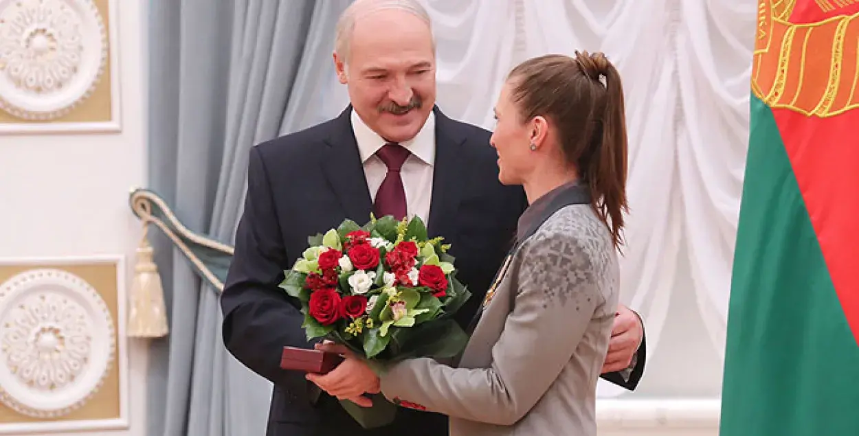Александр Лукашенко и Дарья Домрачева. Фото: http://president.gov.by​