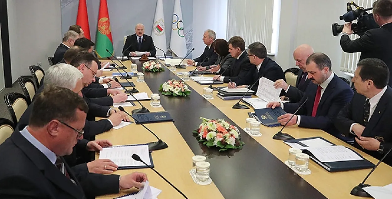 Виктор Лукашенко сидит вторым справа​ / president.gov.by
