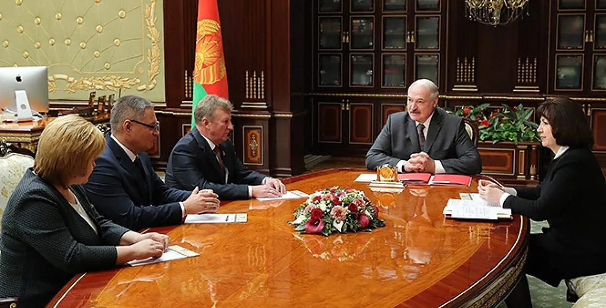 Лукашэнка: не забывайце, што 17 лістапада не толькі свята, але і выбары