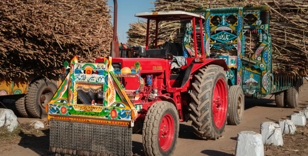 Так выглядит любимый трактор пакистанского фермера /&nbsp;Диаа Хадид/NPR
