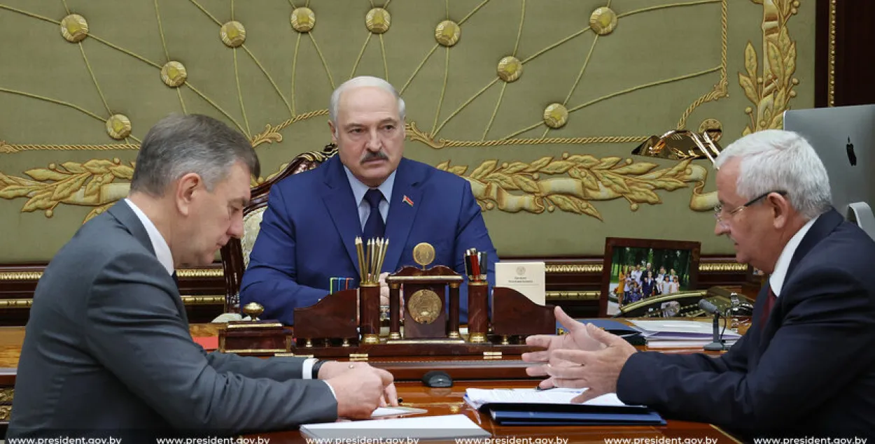 Аляксандр Лукашэнка абмяркоўвае з чыноўнікамі, як жыць ва ўмовах санкцый​ / president.gov.by