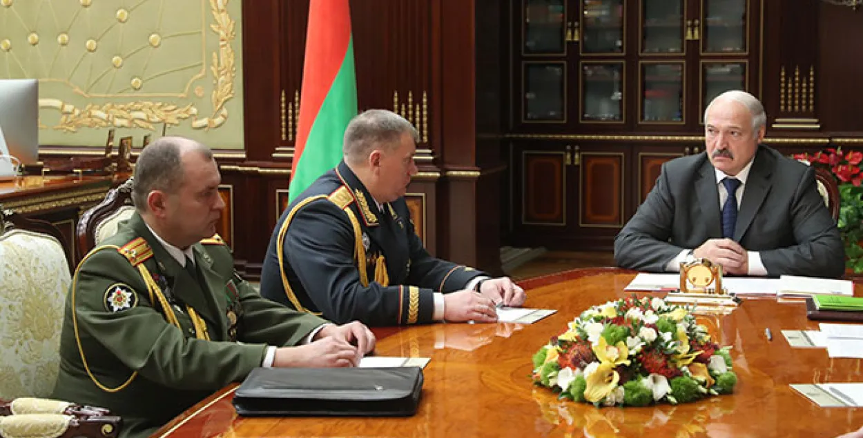 Генерал-майор Сергей Дорошко второй слева. Фото: president.gov.by​