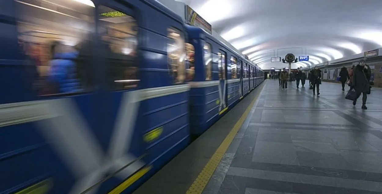 У метро ў Мінску запусцілі хуткасны інтэрнэт і мабільную сувязь