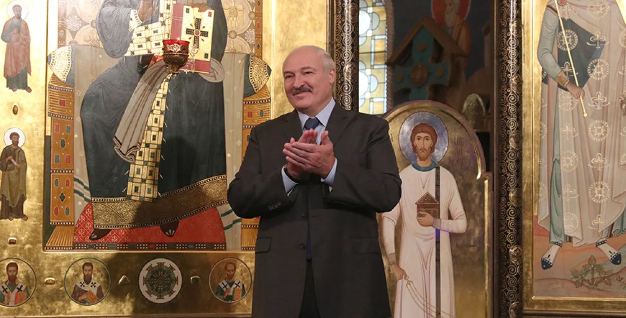 Александр Лукашенко в православном храме / БЕЛТА