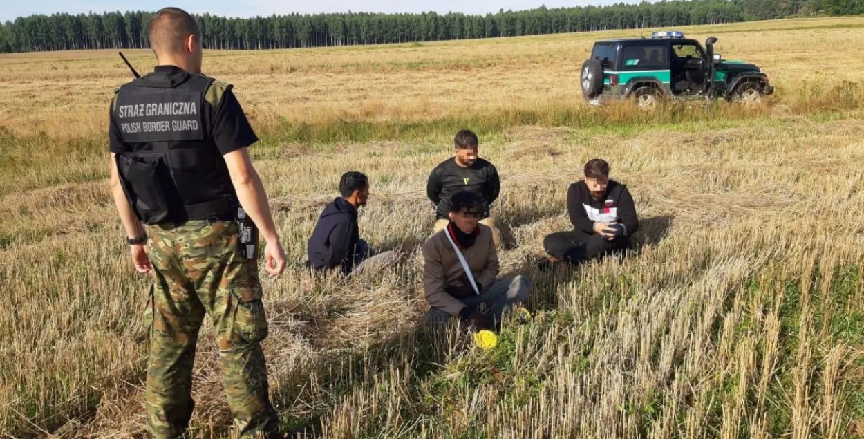 У Мінску заявілі, што "Польшча пачала дастаўляць уцекачоў да беларускай мяжы"