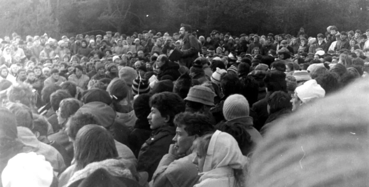 Первая массовая несанкционированная уличная акция в Минске, октябрь 1988 года.​
