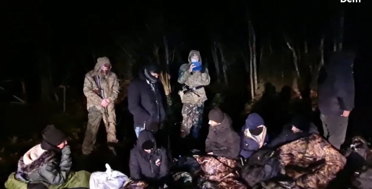 Белорусские силовики привезли к границе с Литвой 13 мигрантов