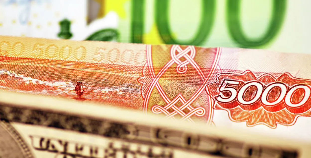 31 сакавіка курс долара вырас на 6 рублёў, курс еўра — на 49