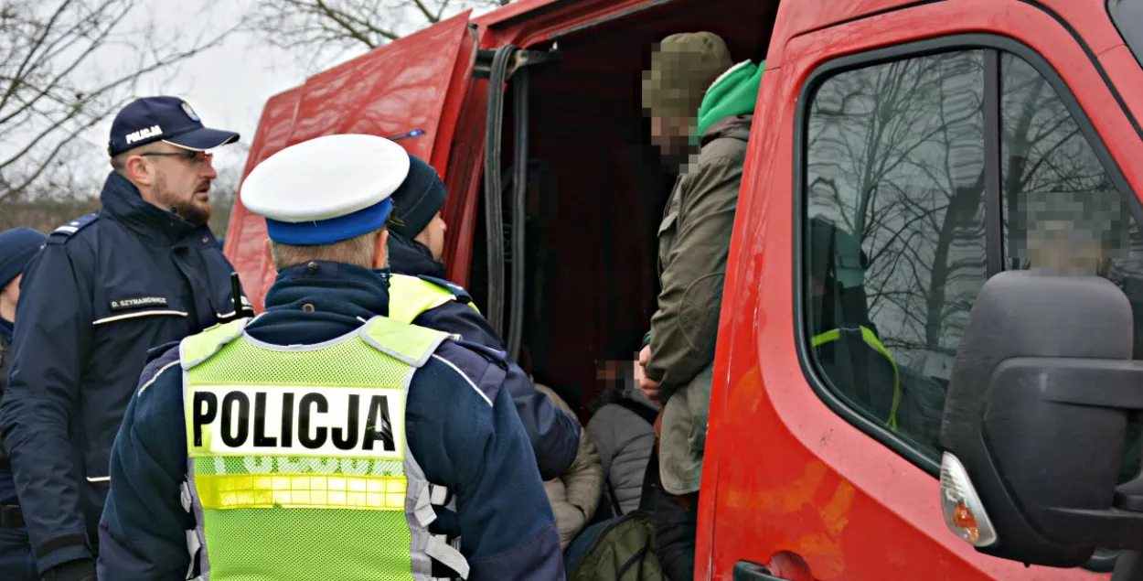 Польская полиция задержала микроавтобус с нелегальными мигрантами