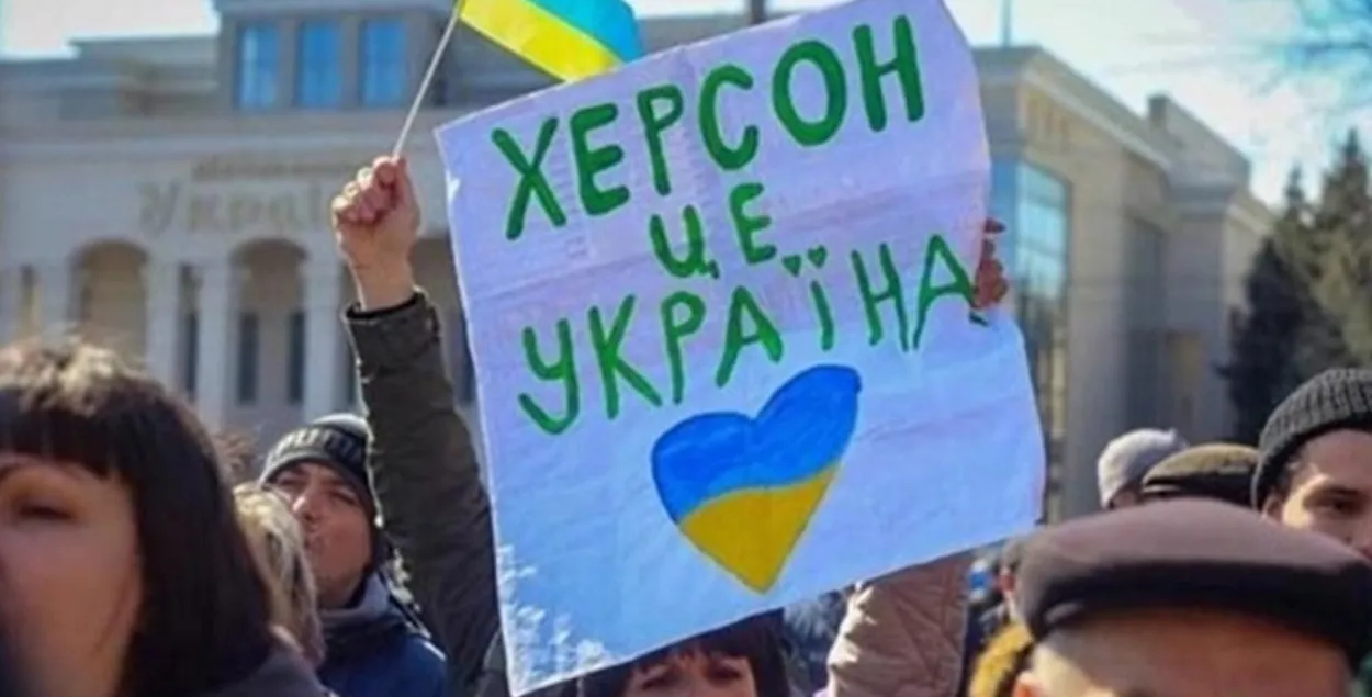 Весной в оккупированном Херсоне проходили проукраинские уличные акции / УНИАН
