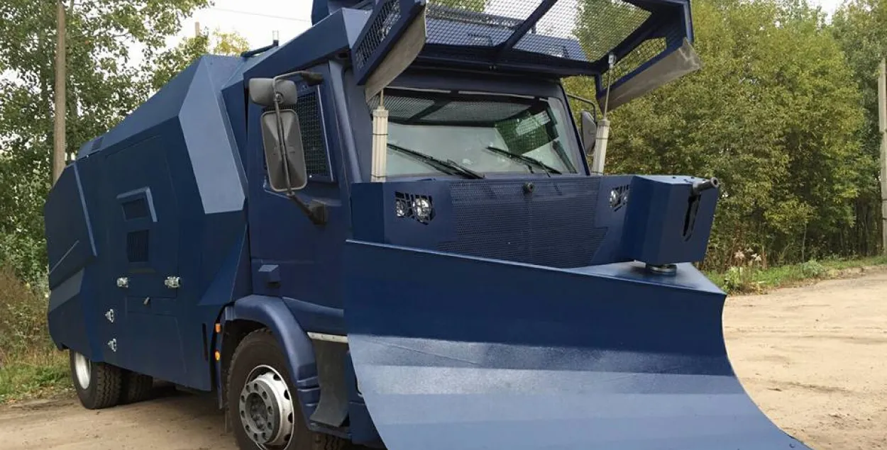 Вадамёты, шлемы і наручнікі — што набывала міліцыя за апошні год