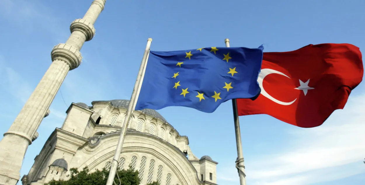 ЕС і Турцыя адклалі канчатковае вырашэнне пытання па мігрантах