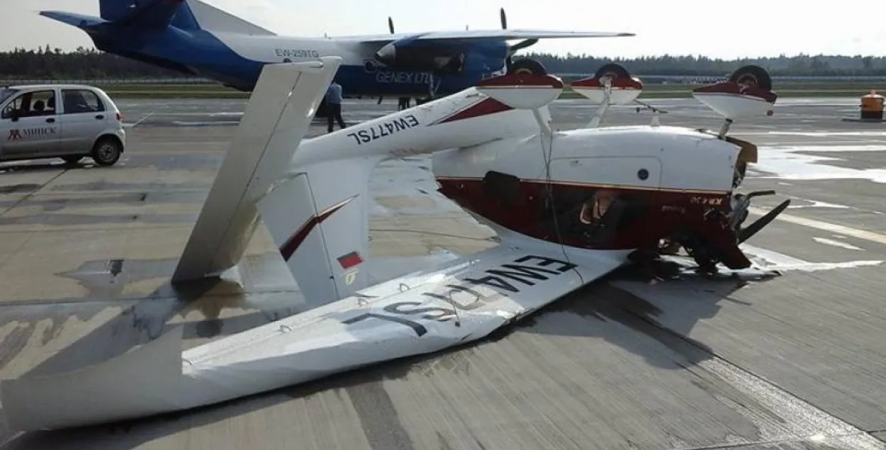 Падчас урагану ў Нацыянальным аэрапорце Мінск былі пашкоджаны 8 самалётаў (фота)