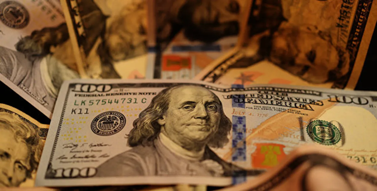 Беларусы ў ліпені прадалі валюты на $100 млн больш, чым купілі
