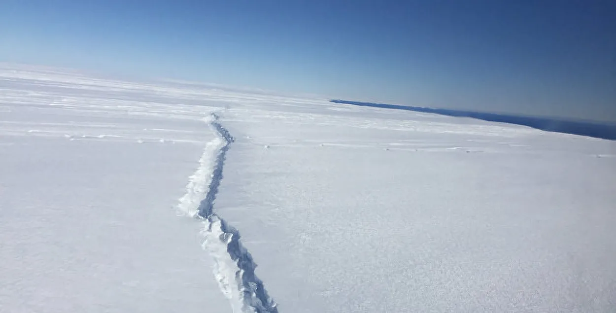 З'явілася відэа гіганцкай расколіны ў лёдзе Антарктыды