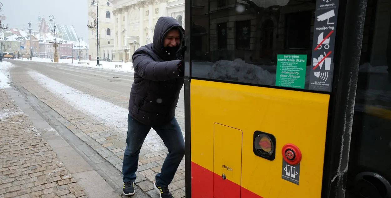 Автобус требует помощи / Slawek Kaminski, Agencja Gazeta​
