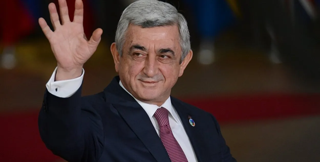 Нягледзячы на вулічныя пратэсты, парламент Арменіі выбраў прэм’ерам Саргсяна