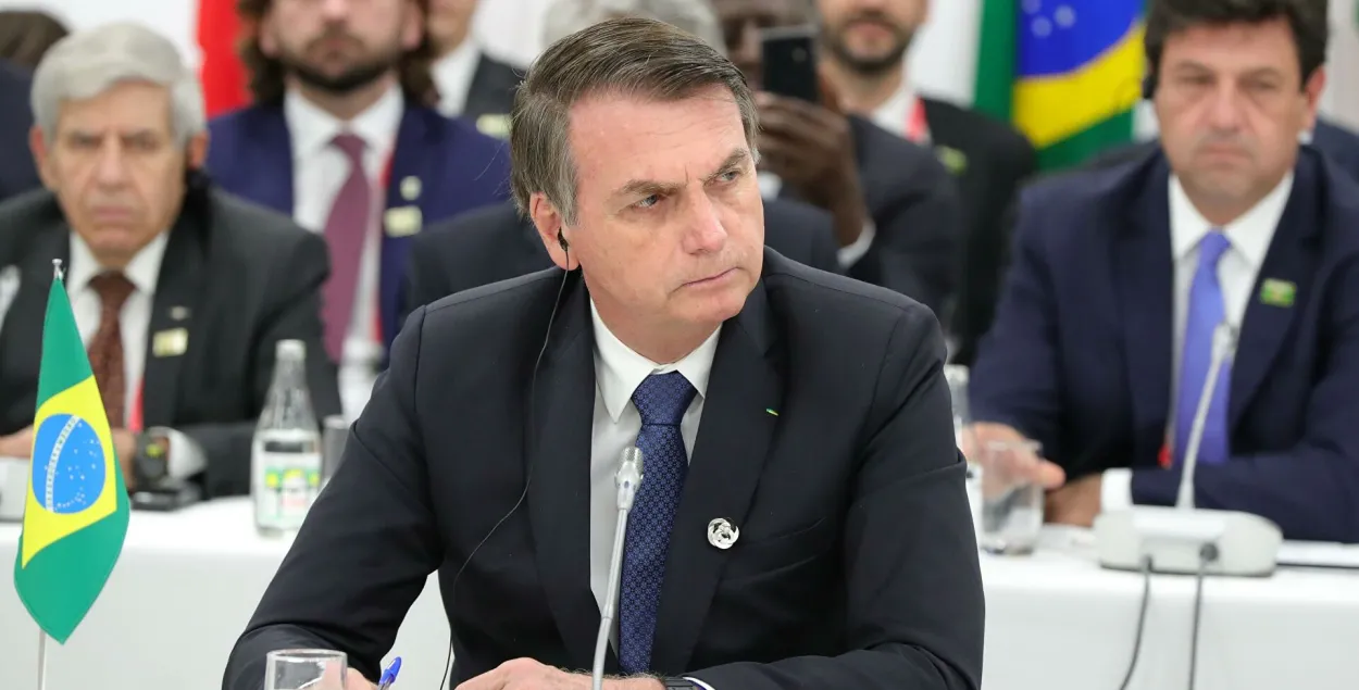 Сенат Бразилии привлечет президента к ответу за эпидемию COVID-19