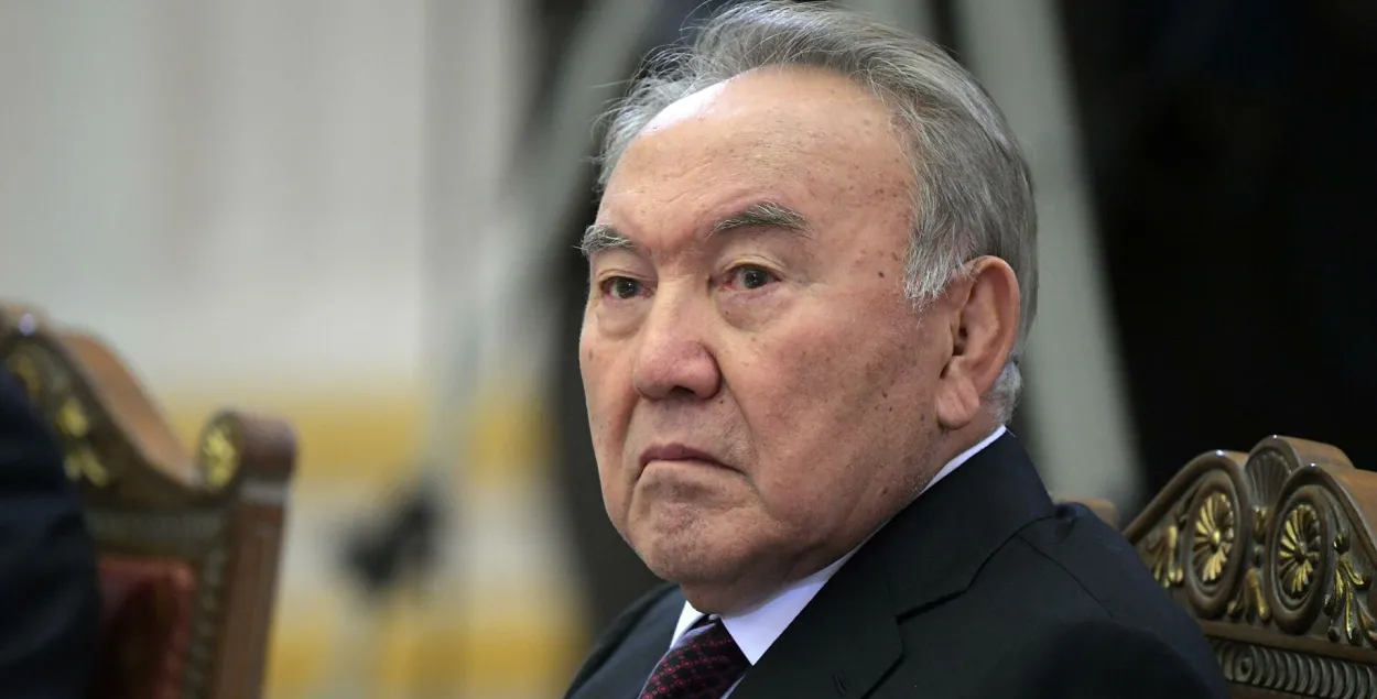 Нурсултан Назарбаев уходит из партии власти, которую возглавлял 22 года