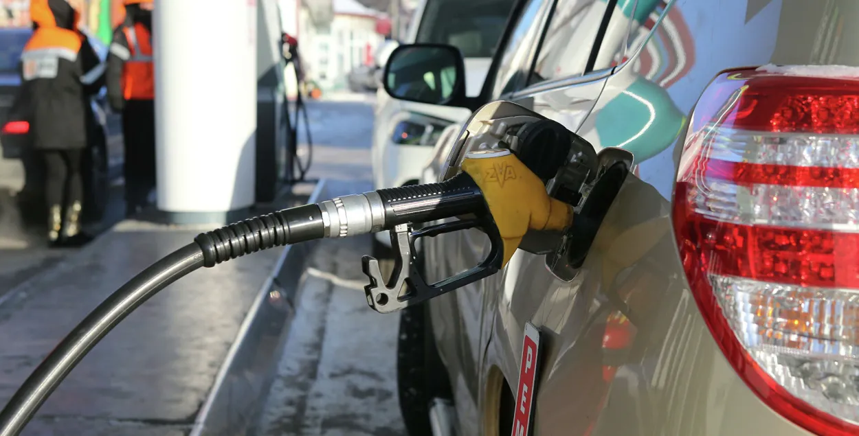 На автозаправке, иллюстративное фото
