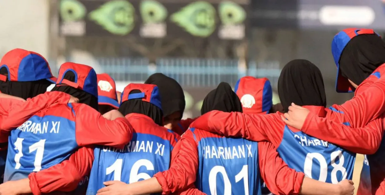 "Талибан" ввел запрет на женский спорт — спортсменки покидают страну