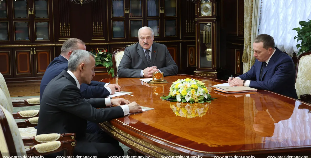 Васіль Мацюшэўскі (злева на пярэднім плане) на нарадзе 26 красавіка​ / president.gov.by