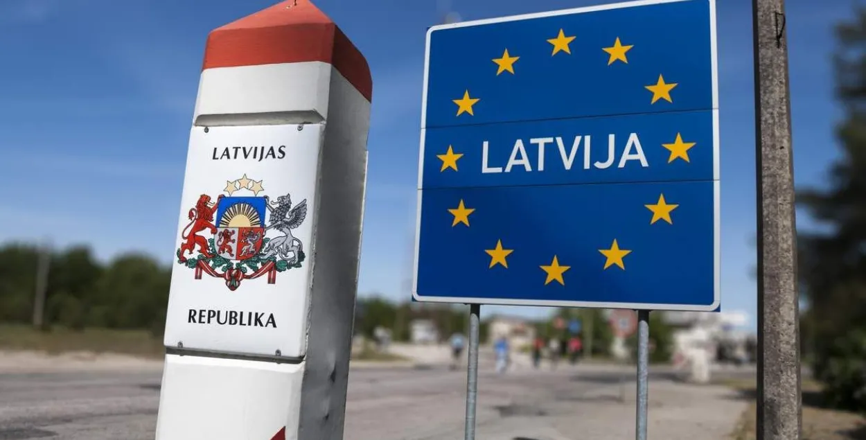 Латвия закончила строить временный забор на границе с Беларусью 