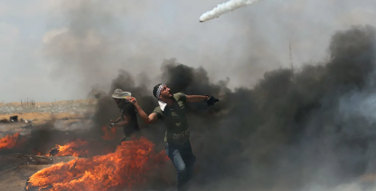 Пратэсты ў сектары Газа. З тэніснай ракеткай на гранату (фотафакт)