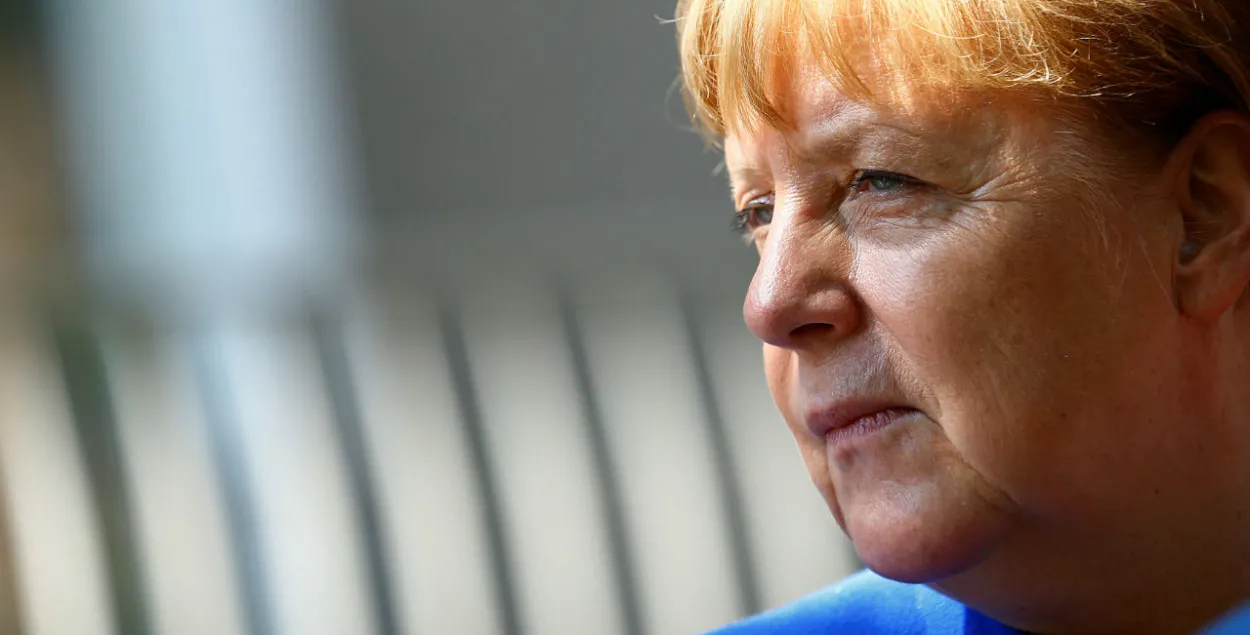 Ангела Меркель не заўважыла мядзведзяў у сэксуальнай позе (фота)