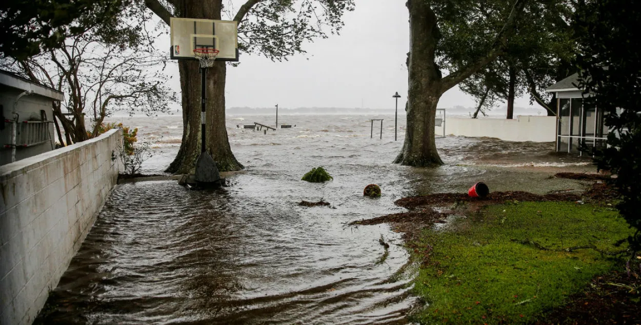 Ураган "Флорэнс" дасягнуў узбярэжжа ЗША (відэа)