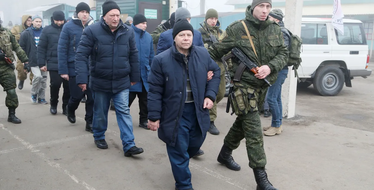 Украінскія палонныя на пункце пропуску &quot;Маёрскае&quot;&nbsp;/ Reuters