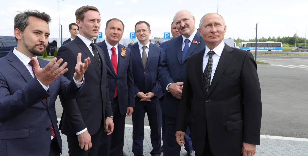 Александр Лукашенко и Владимир Путин на открытии мемориала под Ржевом, 30 июня 2020-го / Reuters​