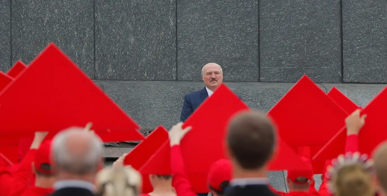 ПАДКАСТ ДНЯ: ЕС прыгразіў Лукашэнку, Крэмль пужае беларусаў