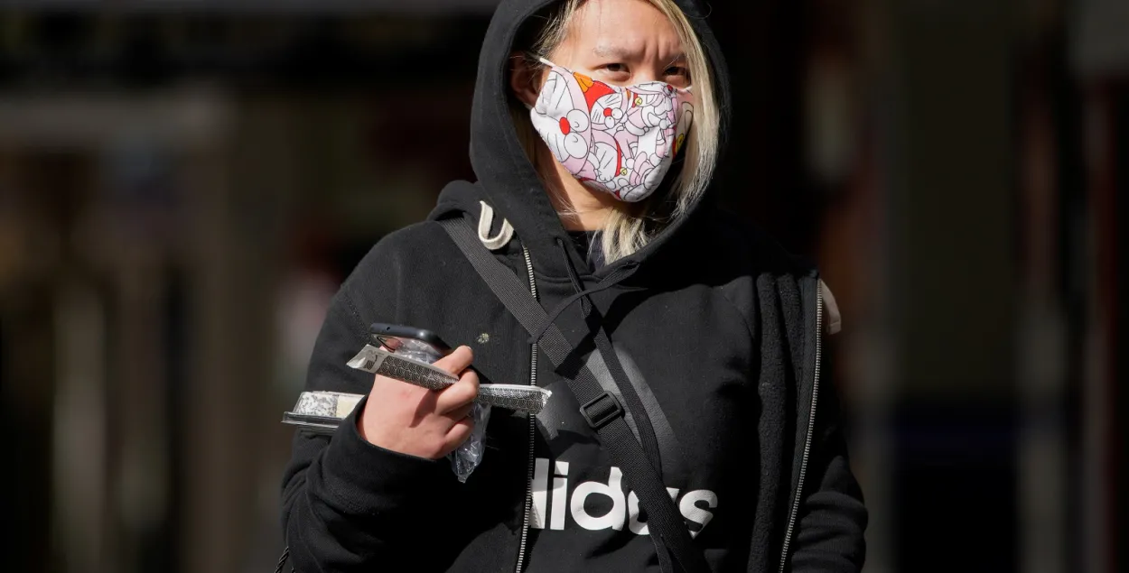 В защитной маске / Reuters