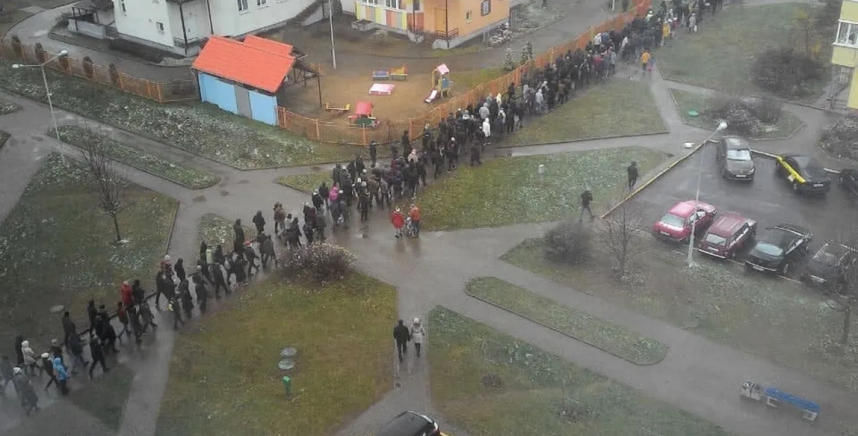 Белорусы по всей стране колоннами выходят на Марш районов