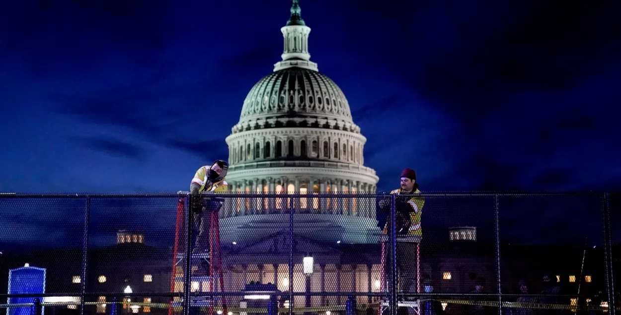 Ограждение вокруг Капитолия в Вашингтоне / Reuters