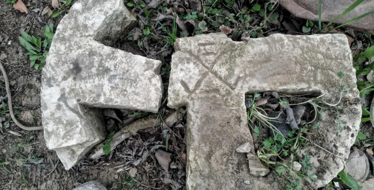 "Похоже на кельтский могильный крест": в Полоцке нашли каменный крест с рунами