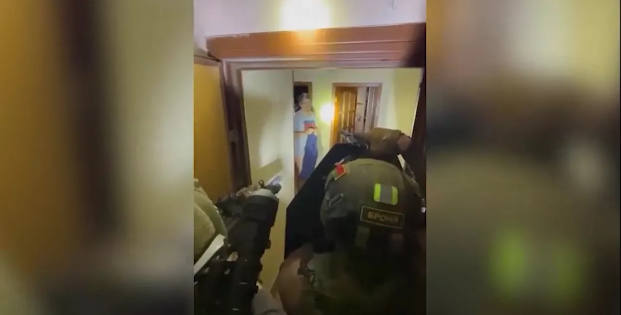 Бойцы СОБР с оружием в руках задержали сотрудника EPAM за комментарии в соцсетях