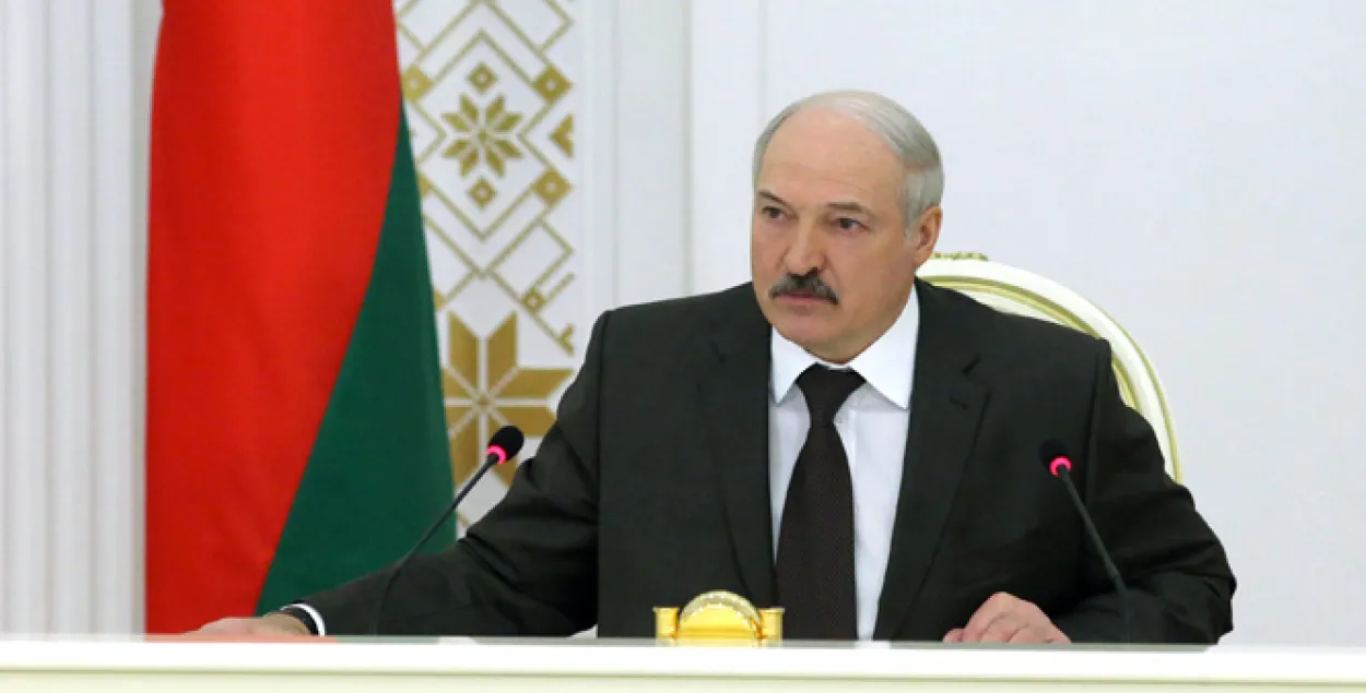 Лукашэнка аб'явіў амністыю "дармаедам", заплачаныя грошы будуць вяртаць