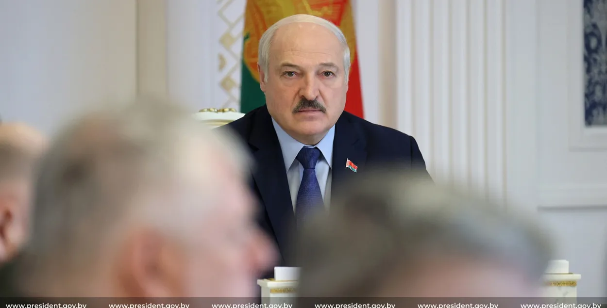 Лукашэнка прапанаваў генералам уявіць, адкуль будзе напад: з захаду ці з поўдня