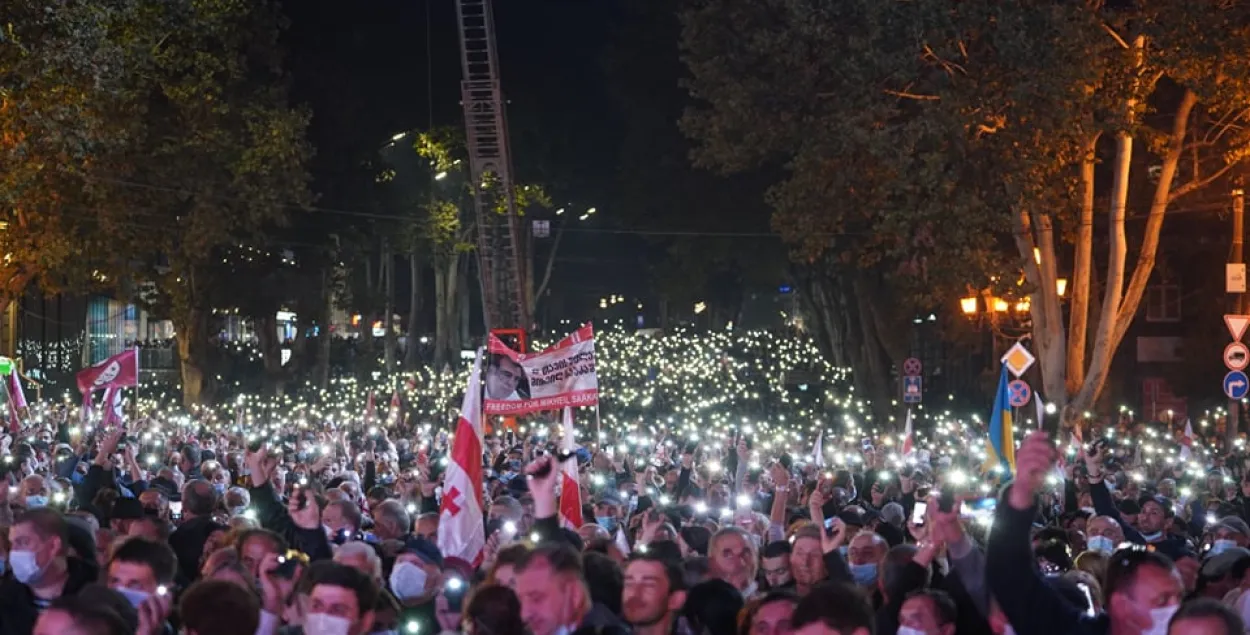 Грузия: анонсированная революция и “право на самоубийство” Саакашвили